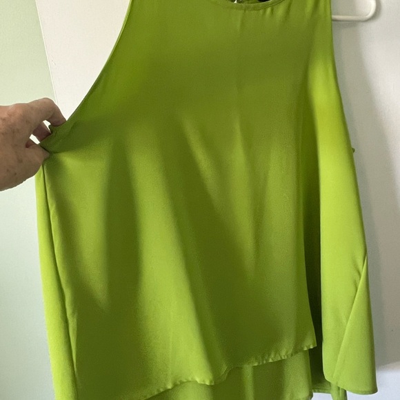 Beautiful,silky, flowing Chartreuse Tunic-top Med NEW - Picture 2 of 10